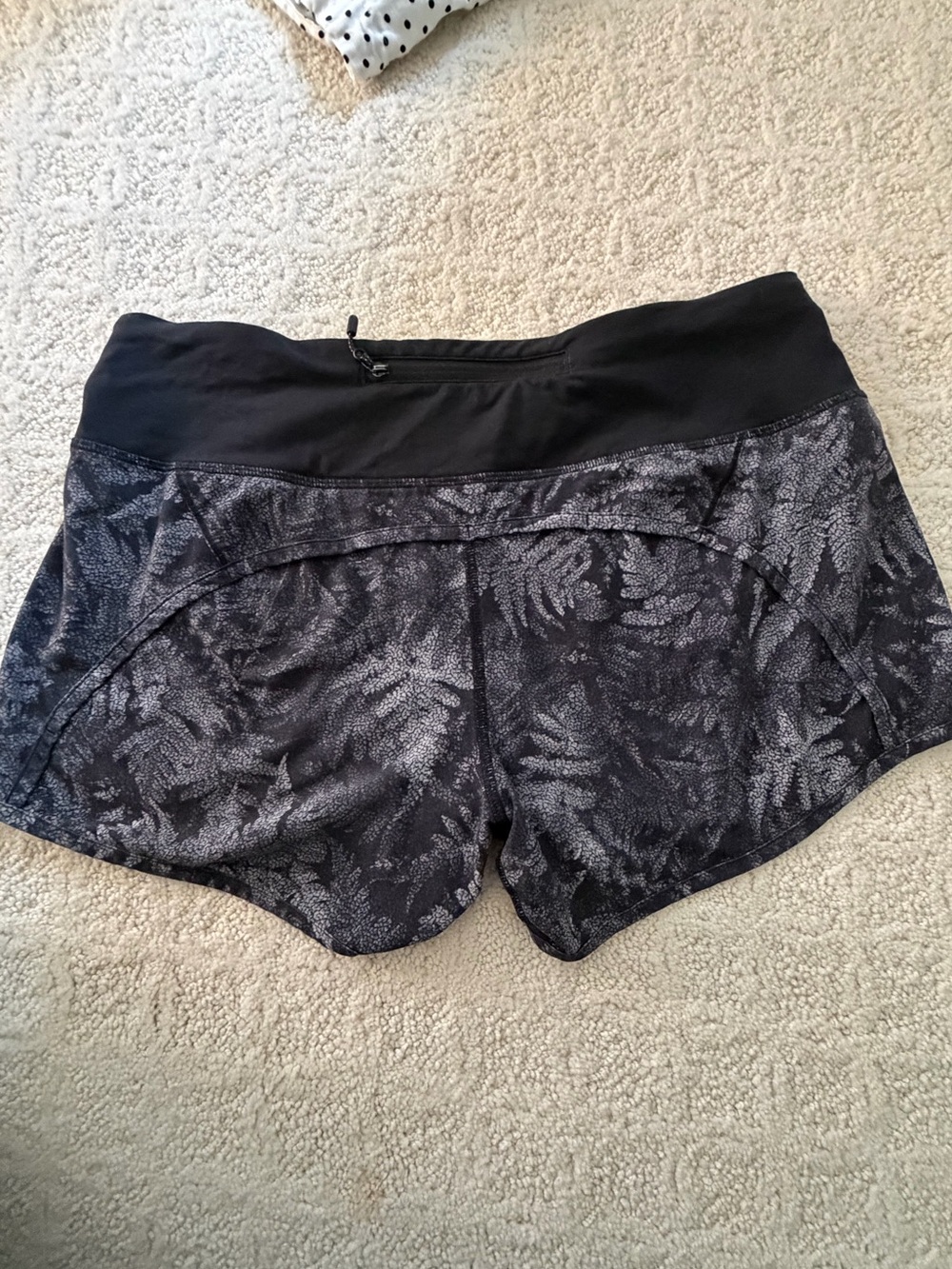 Lululemon Speed Up Running Shorts Black Gray Floral Print Size 6🩶 - Picture 1 of 5